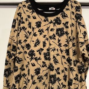 Lularoe Hannah sweatshirt.